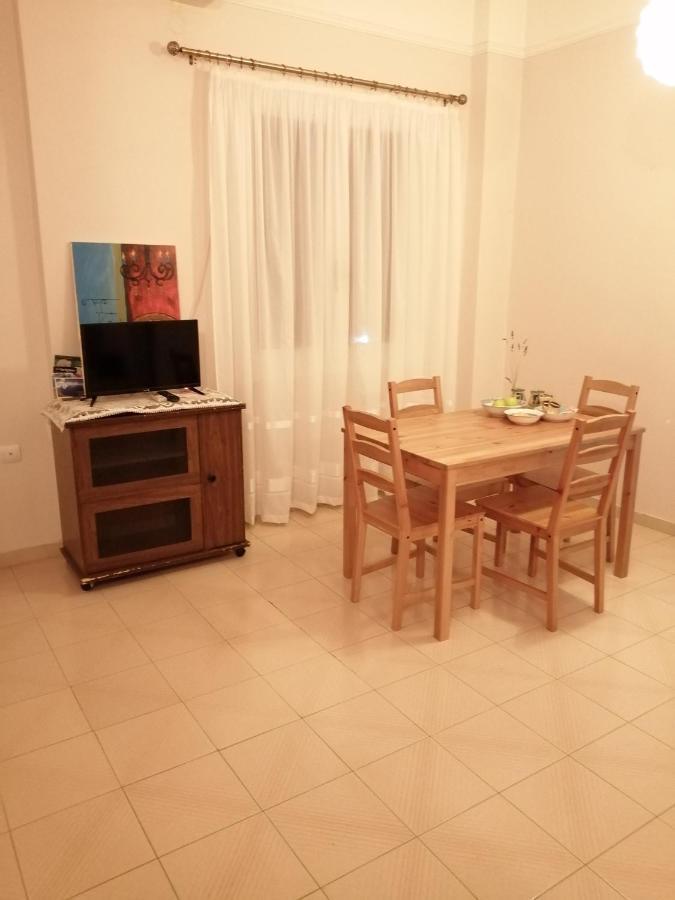 Kalamata Cozy Apartment ภายนอก รูปภาพ