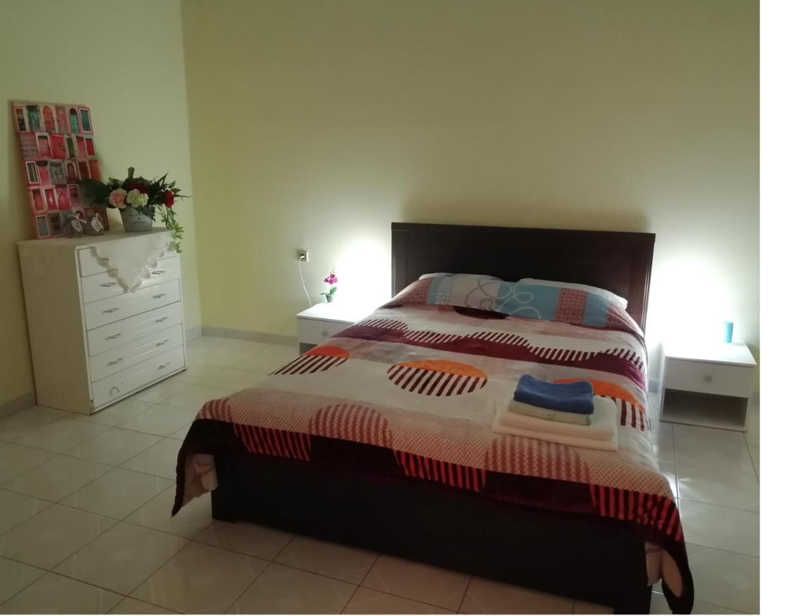 Kalamata Cozy Apartment ภายนอก รูปภาพ